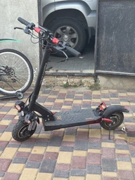 Електросамокат KUGOO M4 Max+ Plus NFC Key 2000W (Dual Motor) 23Ah з сидінням, повний привід, складаний, швидкість до 60–65 км/год, запас ходу до 70 км, 10" колеса, подвійна амортизація, дискові гальма, LED підсвітка, LCD дисплей, NFC ключ чорний