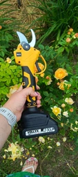 Секатор акумуляторний садовий кущоріз для квітів та дерев електросекатор 2000 mAh гілкоріз садові ножиці 21v 2 АКБ для обрізання кущів винограду та трави чорний з жовтим + кейс