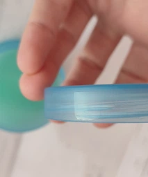Зволожувальний крем-сорбет Garnier Hyaluron Fresh & Plump Hydrating  Sorbet Cream З гіалуроновою кислотою для надання свіжості та пружності шкірі обличчя 85 г (3600542663243) фото від покупців 4