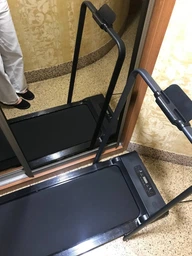 Бігова доріжка для ходьби для дому офісу тренажер для бігу ходьби кардіотренувань складна портативний килимок з дисплеєм пультом тримачем для телефону фітнес-доріжки для спорту фото від покупців 19