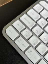 Клавиатура беспроводная Logitech MX Keys S Bluetooth/Wireless UA Graphite (920-011593) фото от покупателей 2