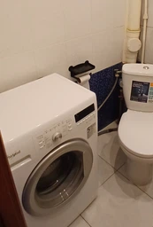 Тримач підставка для туалетного паперу на липучці з полицею VMHouse настінний без свердління в туалет чорний (0165-0002)
