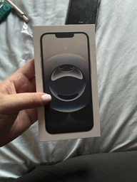 Мобильный телефон Apple iPhone 16e 128GB Black (MD1Q4SX/A) фото от покупателей 1