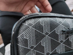Мужская сумка мессенджер Lacoste Monogram черная через плечо кроссбоди сумка для документов телефона и повседневных вещей компактная сумка для города работы и путешествий фото от покупателей 3