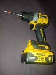 Аккумуляторная батарея DeWALT 18 В / 5 Ач (DCB184_N394624) фото от покупателей 3