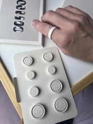 Набір примірочних кілець Oura Ring 5 Sizing Kit комплект для підбору смарт кільця пластиковий примірочний для вимірювання пальця перед покупкою визначення точного розміру фото від покупців 1