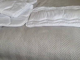 Набор детский в кроватку Comfort PAPAELLA одеяло 100х135 см и подушка 40х60 см, антиаллергенный зигзаг/белый
