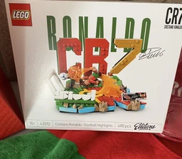 Конструктор LEGO Editions Football Футбольные хайлайты: Криштиану Роналду 490 деталей (43012) фото от покупателей 1