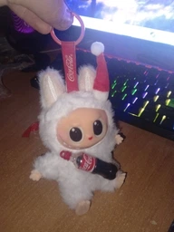 Детская мягкая игрушка сюрприз Лабубу Labubu Coca-Cola плюшевая, брелок для ключей сумки рюкзака для детей и взрослых 17 см (EAN2328389376393