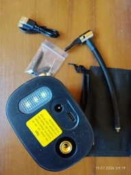 Багатофункціональний бездротовий компресор з ліхтариком 4500mAh 150PSI 10bar фото від покупців 1