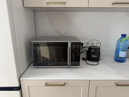 Мікрохвильова піч Panasonic 800 Вт 25 л із сенсорним керуванням.