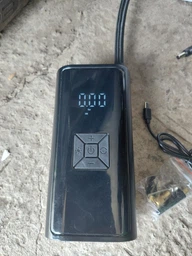 Автомобільний акумуляторний компресор безпровідний, насос автонасос для коліс автомобіля машини авто портативний компресор для підкачки шин фото від покупців 9
