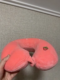Подушка для подорожей Memory Foam Полуничка 32х25х10 см рожевий фото від покупців 1