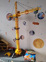 Підйомний кран з каскою на радіокеруванні A-Toys 8064E 128 см