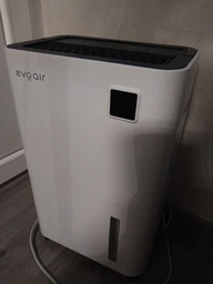 Осушувач повітря EvoAir OptiDry 20 20л/24год датчик вологості функція пам'яті сушіння одягу резервуар 2л цифровий дисплей білий фото від покупців 1