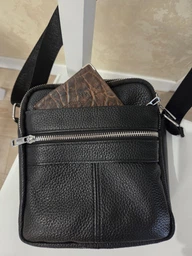 Мужская кожаная барсетка через плечо Tiding Bag BON6165 19×22×5 черная — компактная сумка с карманами для документов и телефона фото от покупателей 3