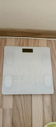 Ваги підлогові смарт розумні скляні для дому Scale one Black електронні фітнес Bluetooth з додатком для смартфона 180 кг білі фото від покупців 3