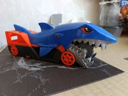 Игровой набор Hot Wheels Грузовик-транспортер Акулья пасть (GVG36)