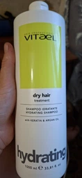 Шампунь увлажняющий для всех типов волос Vitael Dry Hair Hydrating Shampoo, 1000 мл восстанавливает, смягчает волосяное полотно, делает его более гладким и блестящим, облегчает процесс расчесывания и стайлинга