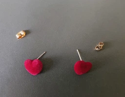 Сережки сердечки гвоздики с пушистыми велюровыми бордовыми сердечками Бордовый (2138) фото от покупателей 2