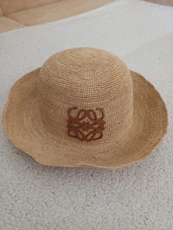 Панама с принтом LOEWE Anagram raffia bucket hat Коричневый