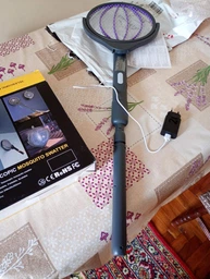 Мухобойка электрическая Rechargable Electric Mosquito Swatter с сеткой от комаров и насекомых белая фото от покупателей 1