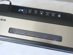 Вакууматор MAGIO MG-386 потужний вакуумний пакувальник з UV-знезараженням шва 10 функцій ніж-різак відсік для рулону плівки знімний піддон + змінна плівка фото від покупців 1