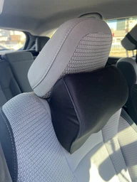 Автомобільна ортопедична подушка підголівник Axacam LH008 чорна 25×23×11 см з ефектом пам'яті форми memory foam м'яка зручна ергономічна преміальна підтримка шиї та спини з кріпленням універсальна для водіїв і пасажирів автомобіля практична фото від покупців 1