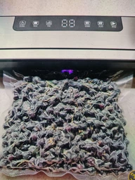 Вакуумний пакувальник вакууматор з на сосом 75 кПа + шланг VACUUMMACHINE побутовий аварат з різаком + 10 вакуумних пакетів