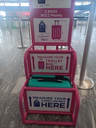Чемодан для ручной клади пластиковый лоукост Wizz Air Ryanair 40 x 30 x 20 лимонный фото от покупателей 2