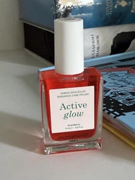 Лак для ногтей ломких и поврежденных Active Glow Manucurist Cranberry – лечебное цветное покрытие с миндальным маслом для восстановления ногтей в цветной маникюр