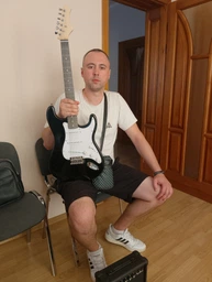 Електрогітара електрична гітара 6 струн з підсилювачем 20 Вт для навчання початківців гітарний комплект з чохлом кабелем ременем тюнером медіаторами ключами електрогітарний набір музичний інструмент Vintage Tremolo S-S-S 22 лади чорна фото від покупців 2