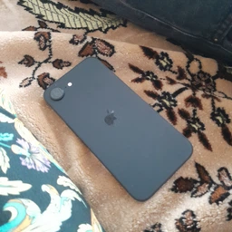 Мобильный телефон Apple iPhone 16e 128GB Black (MD1Q4SX/A) фото от покупателей 1
