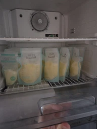 Пакеты для хранения и заморозки грудного молока Swan Baby 50 шт 200 мл пакетики молокоотсоса сцеживания стерильные двухслойные герметичные порционные BPA Free без бисфенола одноразовые прочные с застежкой для лактации новорожденных младенцев зел