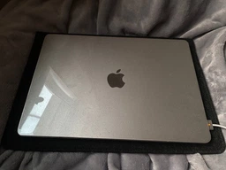 Защитный чехол-накладка Macbook Air 15.3 M2 A2941 (2023г) / M3 (2024г) A3114 / M4 (2025г) A3241 / М5 А3498 (2026г) Прозрачный с блёстками фото от покупателей 1