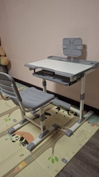 Дитяча парта зі стільцем Bambi M4428 11 зростаючий комплект для школяра з регулюванням висоти нахилом стільниці лампою підставкою для книги і висувним ящиком сіра фото від покупців 2