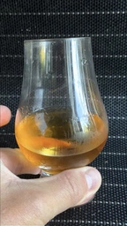 Віскі Bushmills Black 8 років витримки 0.7 л 40% (5055966810069_5055966810120_5055966810168)