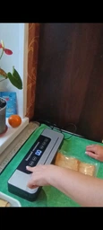 Вакуумний пакувальник побутовий вакууматор Deluxe Food Model: vs0150 українська версія для їжі так продуктів 120 Вт з дисплеєм та різаком + шланг для вакуумування фото від покупців 18