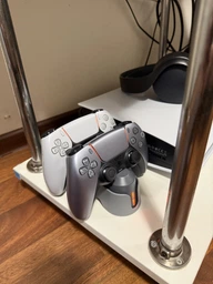 Зарядная станция Dobe TP5-1501X (30th Anniversary Limited Edition) для геймпадов Sony DualSense / DualSense EDGE (PS5) c индикатором заряда
