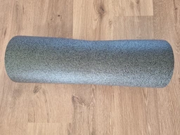 Масажний ролик-роллер PowerPlay 4021 Fitness Roller гладкий 30х15 см Чорно-червоний (PP_4021_BL/Red_(30*15))