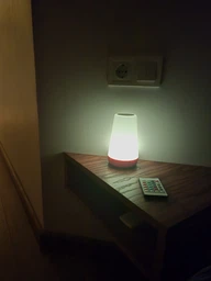 Аккумуляторний нічник з USB зарядкою LED RGB лампа в спальню Villa Volance з пультом, зміна 13 кольорів, регулювання яскравості біла + жовта фото від покупців 6