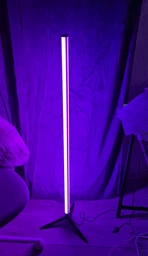Світлодіодна підлогова лампа RGB LED на тринозі: багатоколірний дизайнерський торшер для дому та студії, світлова колона, статичні та динамічні режими світіння, керування пультом, інтер'єрна підсвітка, живлення USB, Чорний фото від покупців 4