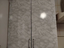 Самоклеющаяся ПВХ пленка 0,6х5м (большая), HOME DESIGN, интерьерная, водостойкая, для мебели и кухни, цвет светло-серый мрамор фото от покупателей 2