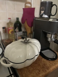 Кавоварка ріжкова DELONGHI Dedica EC685.M
