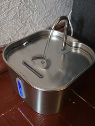 Автоматична поїлка Petwant PWS-148B, 2.2 л, з віконцем для контролю рівня води та багаторівневою фільтрацією