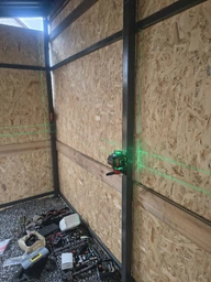 Лазерний рівень нівелір Laser Level Meter 3D-4D 2 акумулятори 16 ліній зелений промінь зі штативом в кейсі червоний фото від покупців 3