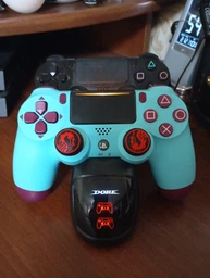 Двойная зарядная станция DOBE для геймпадов PlayStation (PS4 / PS4 Slim / PS4 Pro) Dualshock 4 с LED индикатором Черная