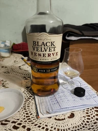 Виски Black Velvet Reserve 10 лет выдержки 1 л 40% (096749005666)
