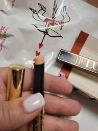 Маскирующий консилер-карандаш Avon Luxe Люкс Оттенок: «Light / Светлый» Illusion Concealer 1,8 г Корректор, средство для маскировки пятен, прыщей и синяков под глазами