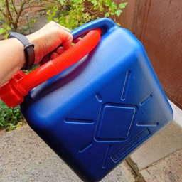 Канистра пластиковая вертикальная с лейкой 10л bi-plast фото от покупателей 2
